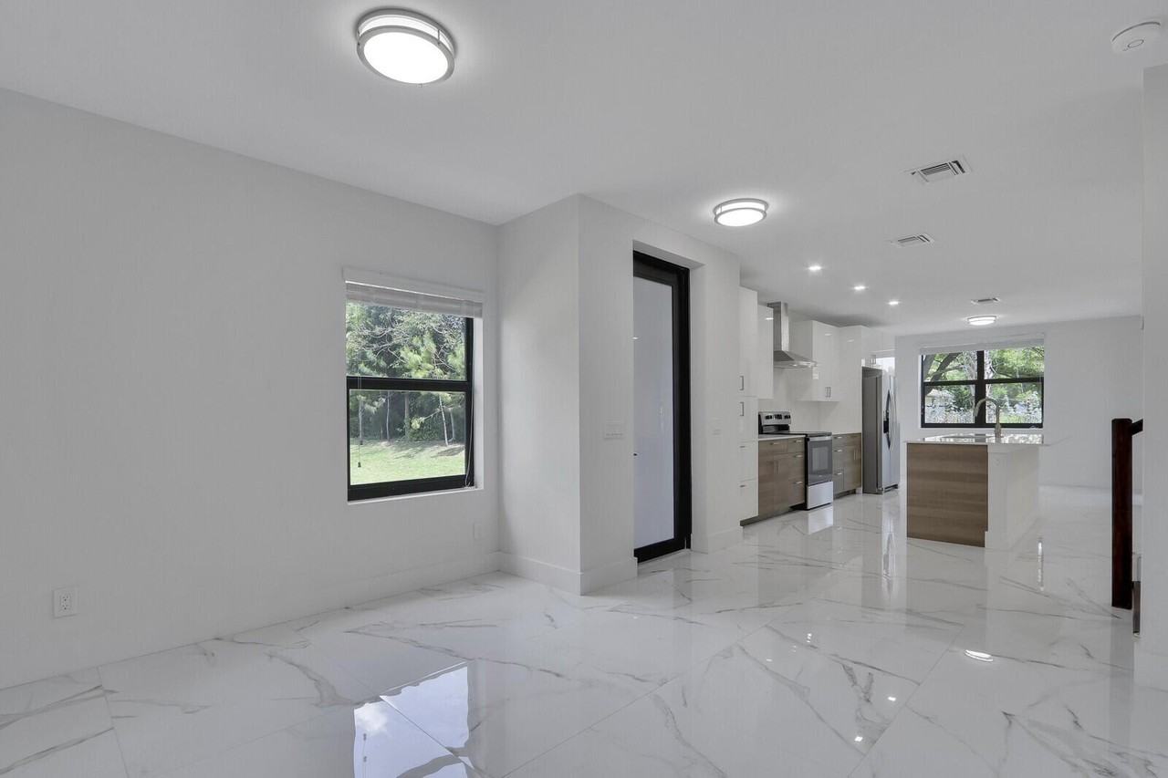 406 Bella Sol Way - Photo 4 of 39