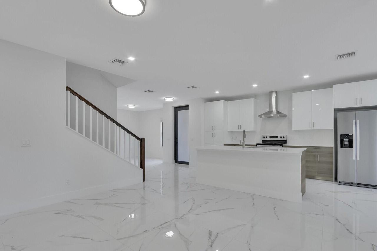 406 Bella Sol Way - Photo 6 of 39