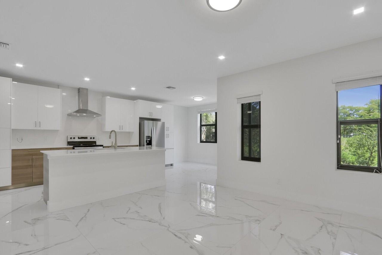 406 Bella Sol Way - Photo 7 of 39