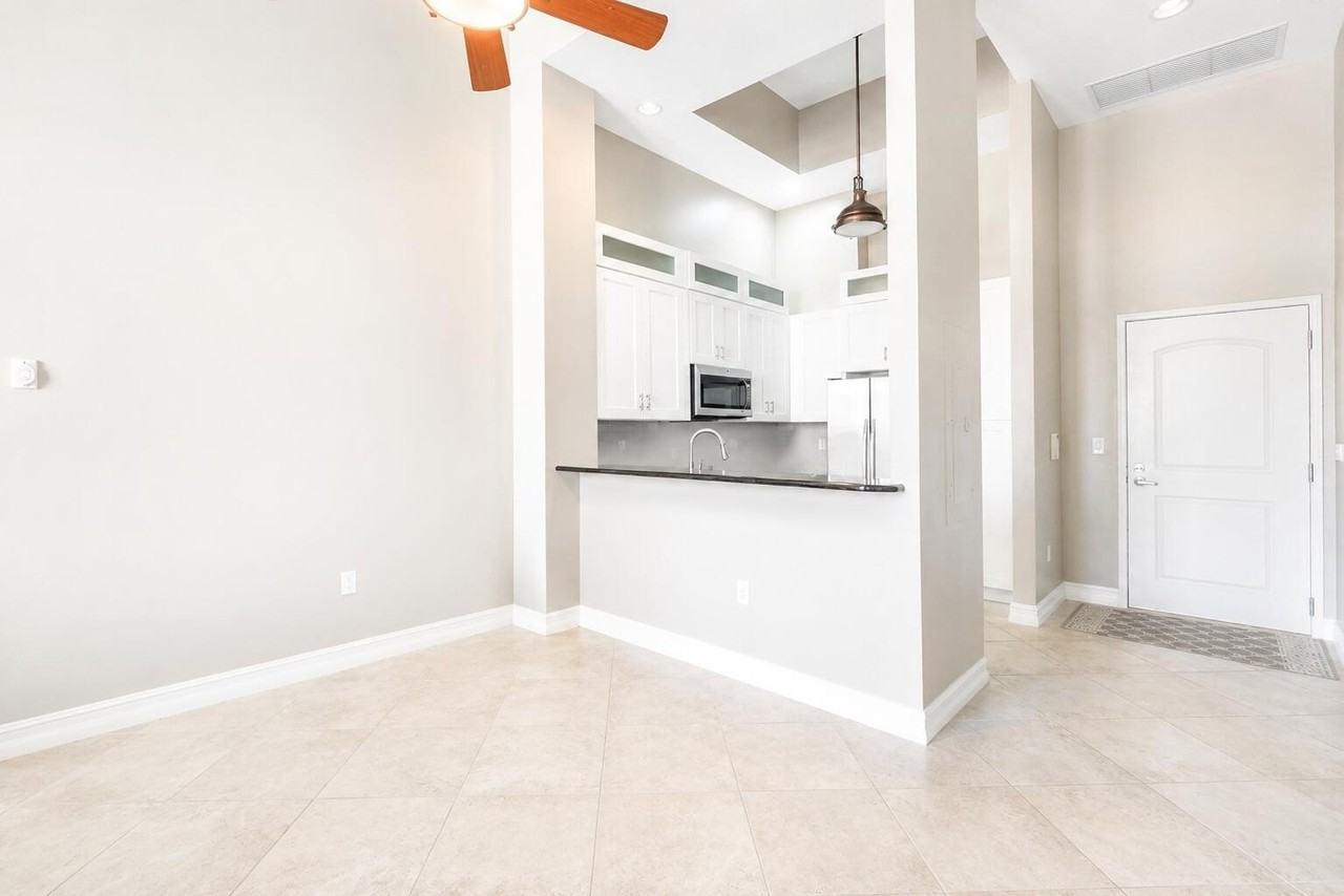 701 S Olive Ave #303 - Photo 3 of 27