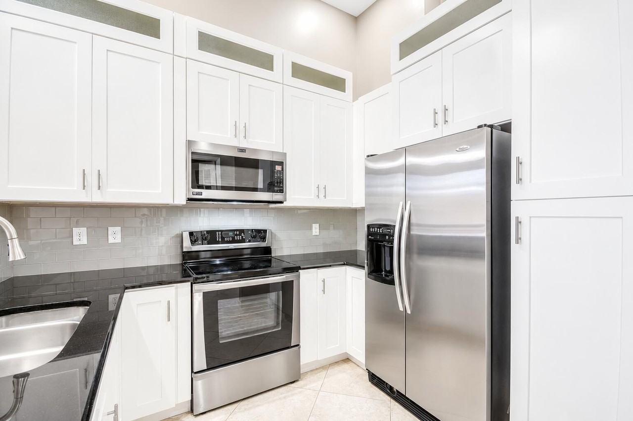 701 S Olive Ave #303 - Photo 5 of 27