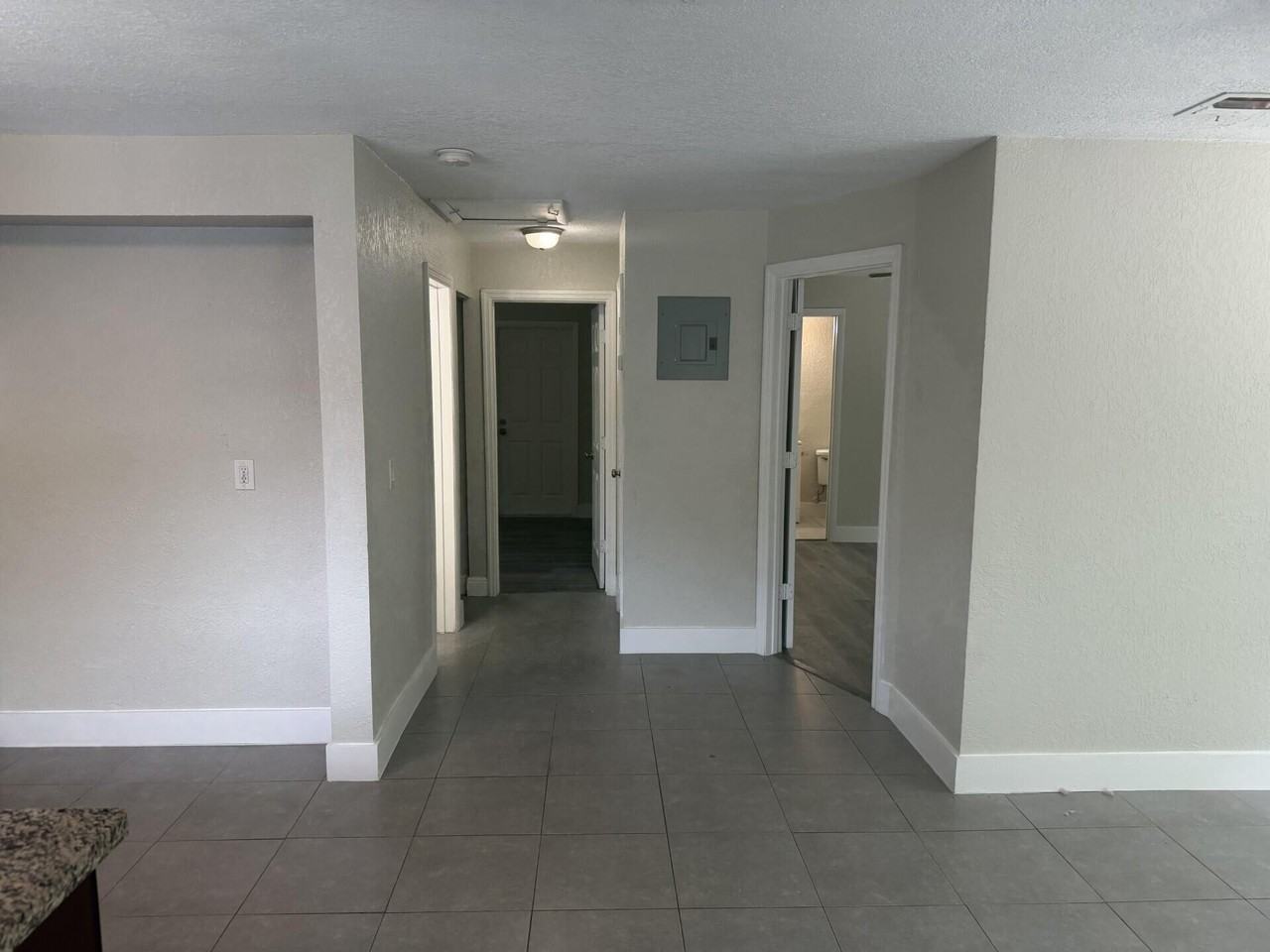 1126 Ne 16th Pl #3 - Photo 7 of 17