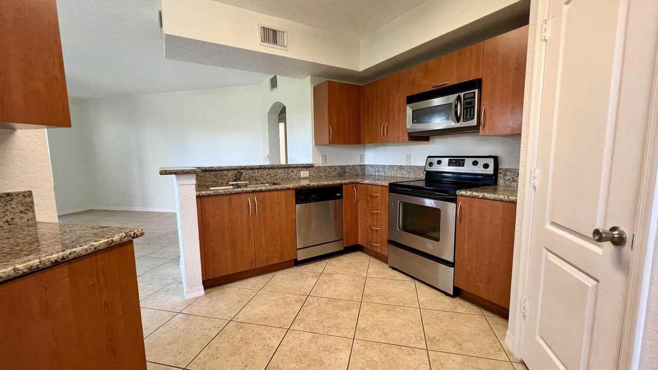 136 Sw Peacock Blvd #19-104 - Photo 2 of 25