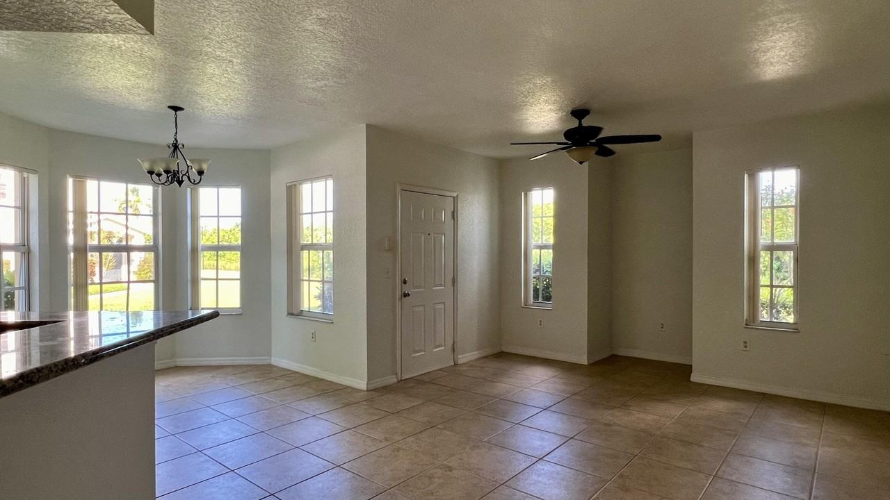 136 Sw Peacock Blvd #19-104 - Photo 7 of 25
