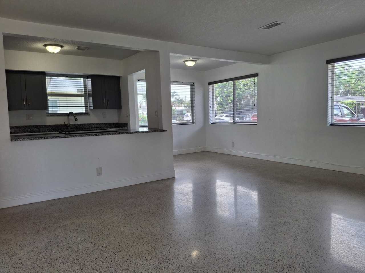 1624 Ne 25th St #1624 - Photo 4 of 20