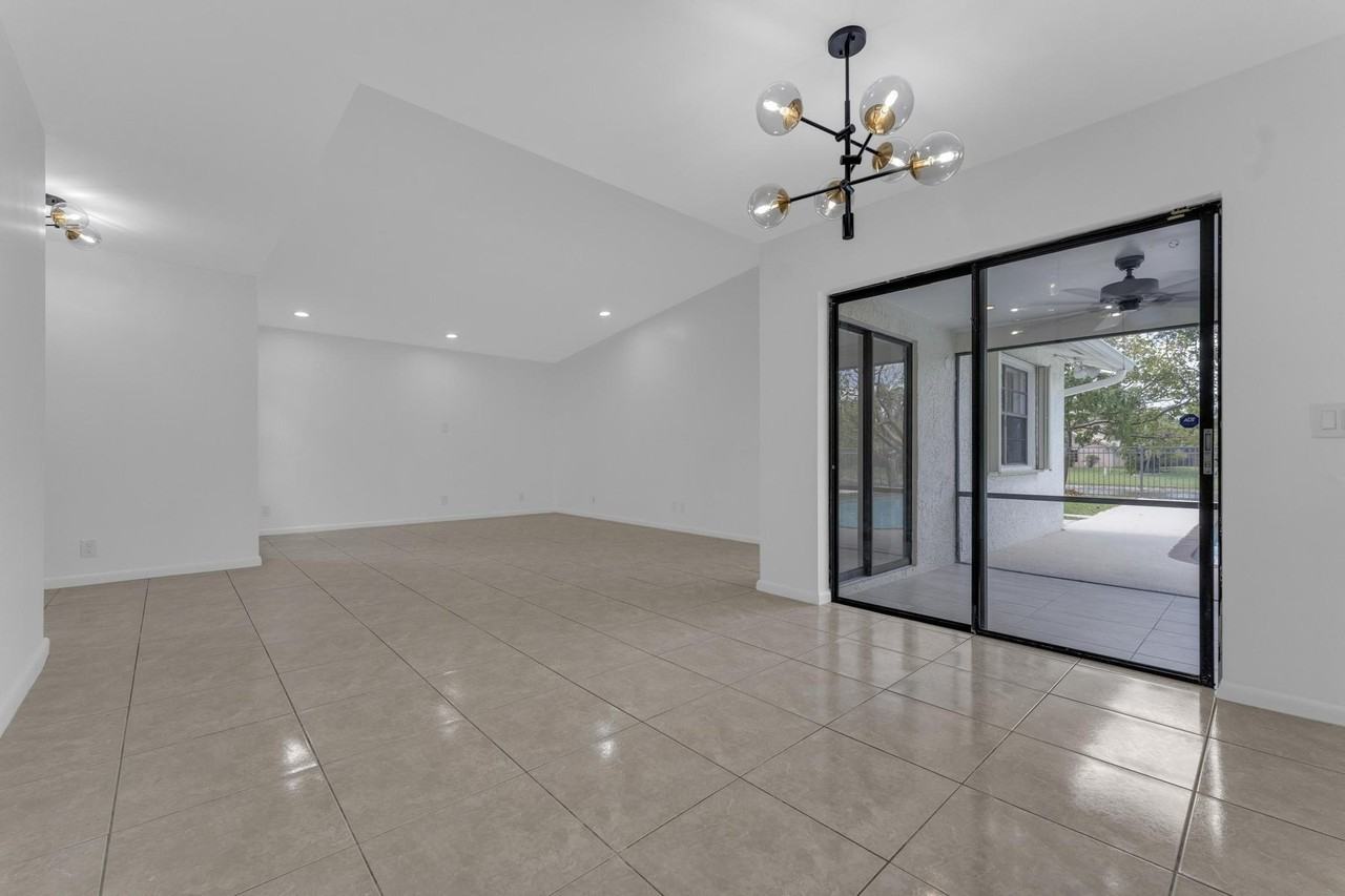 10084 Camelback Ln - Photo 3 of 18