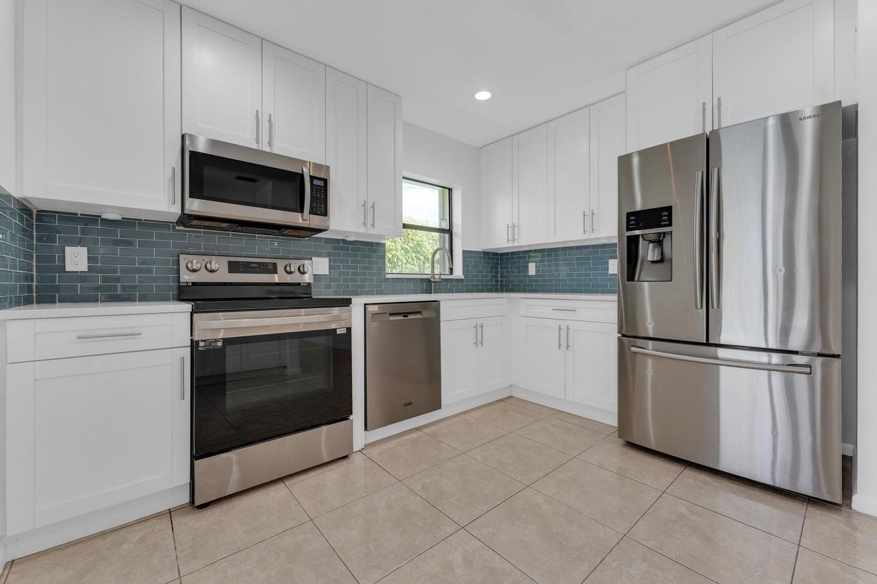 10084 Camelback Ln - Photo 5 of 18