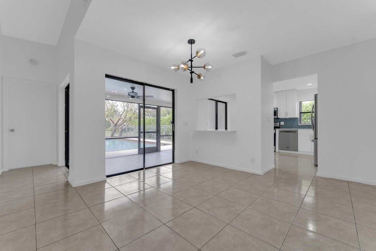 10084 Camelback Ln - Photo 6 of 18