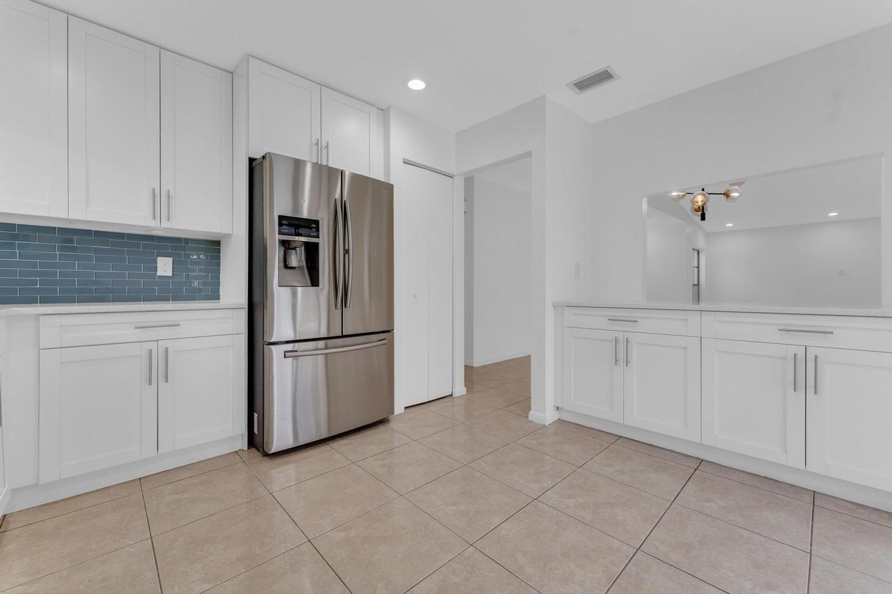 10084 Camelback Ln - Photo 7 of 18