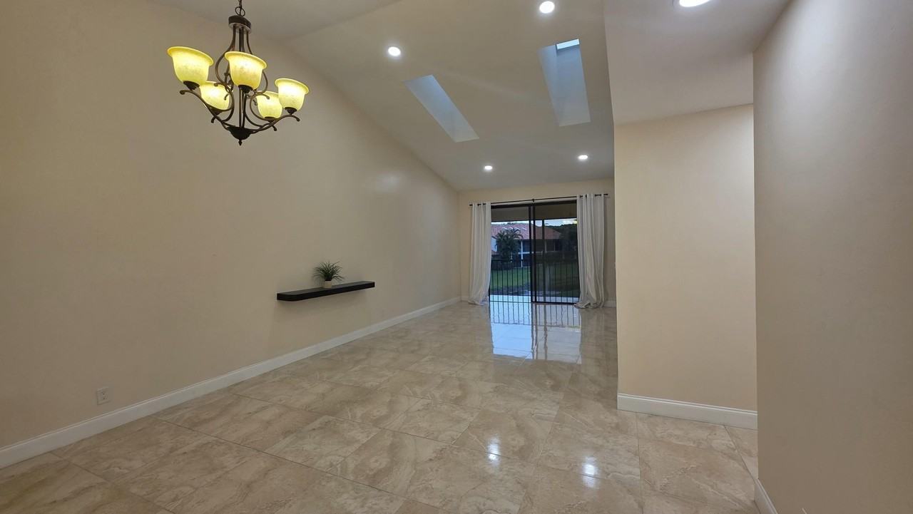 7743 La Mirada Dr