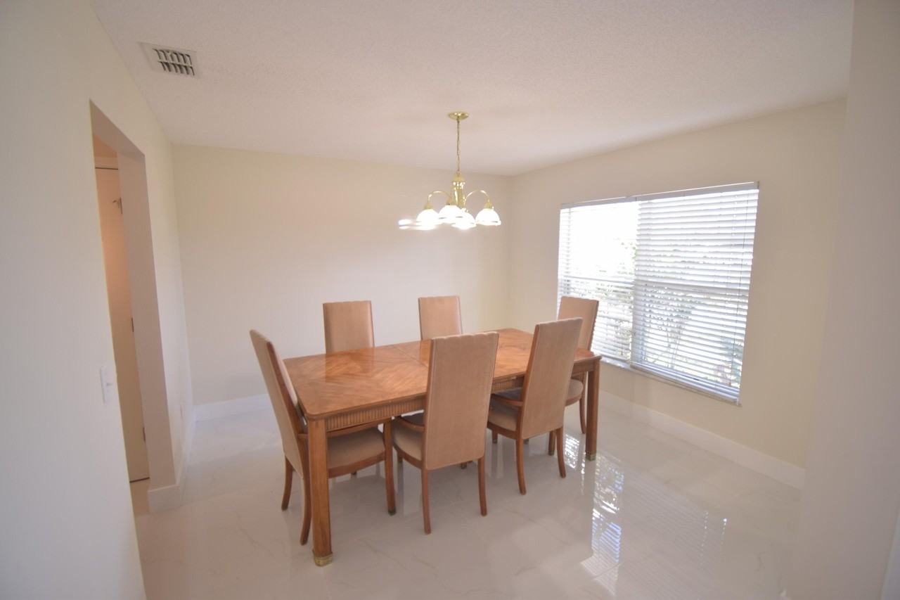 2198 Sw Cameo Blvd - Photo 3 of 16
