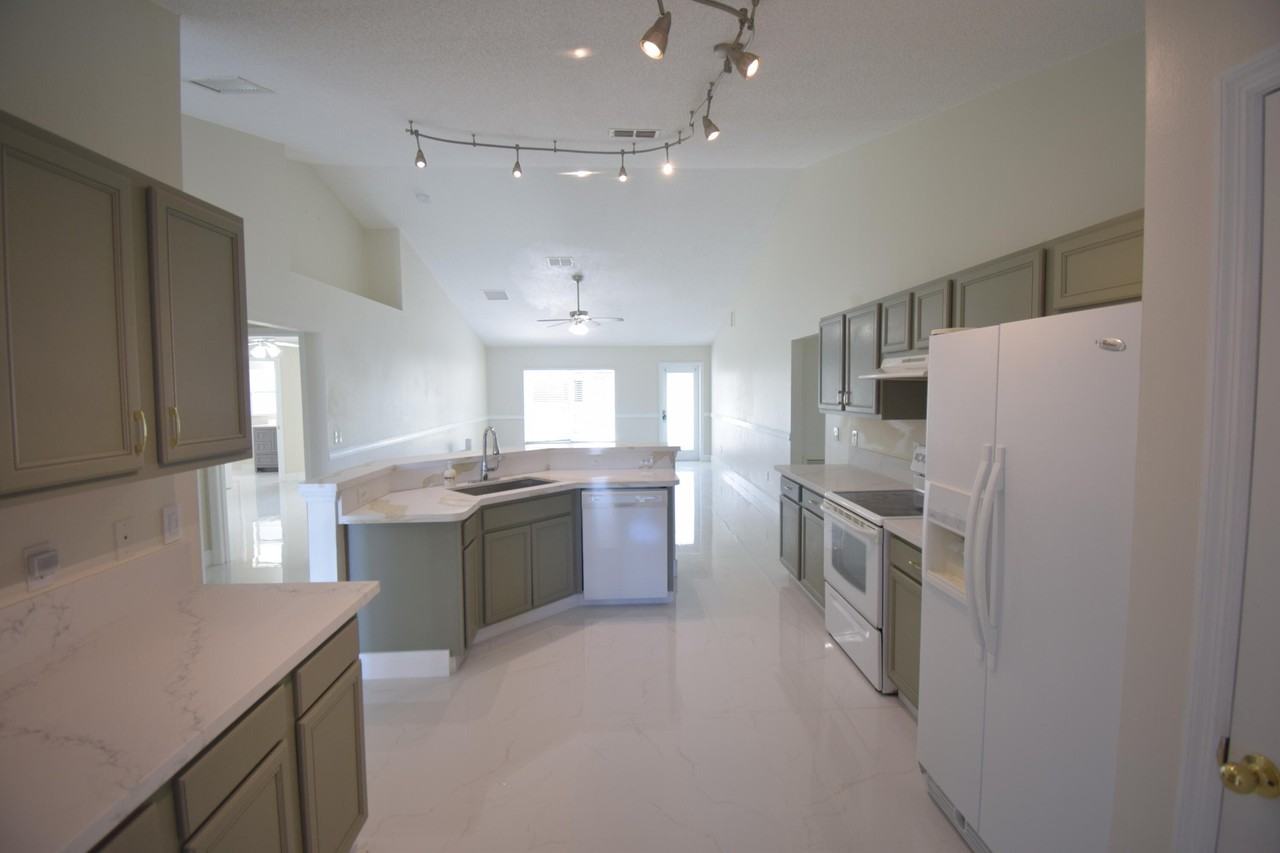 2198 Sw Cameo Blvd - Photo 7 of 16