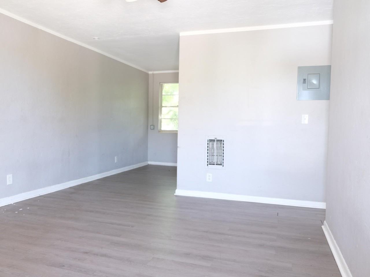 705 13th St #4 - Photo 2 of 7