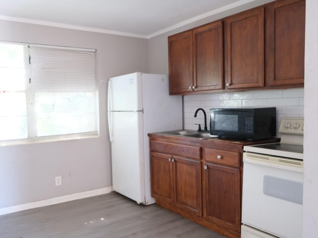 705 13th St #4 - Photo 3 of 7