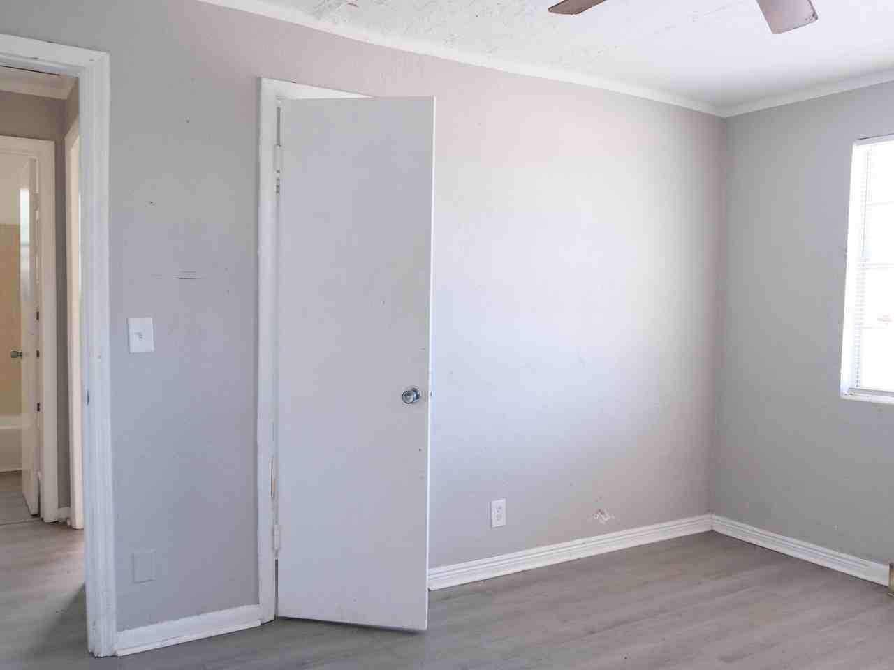 705 13th St #4 - Photo 5 of 7