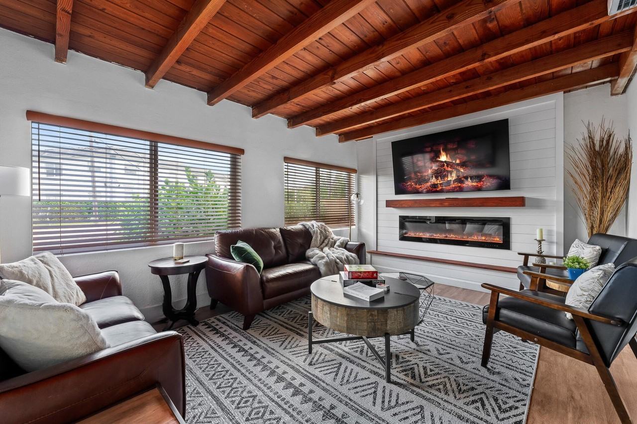 3961 Ne 10th Ave - Photo 3 of 48