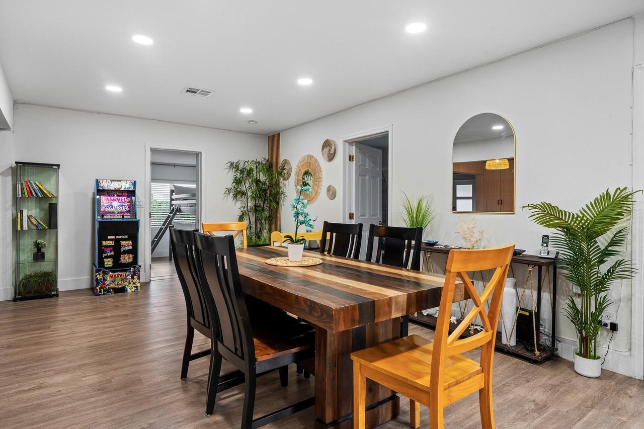 3961 Ne 10th Ave - Photo 4 of 48