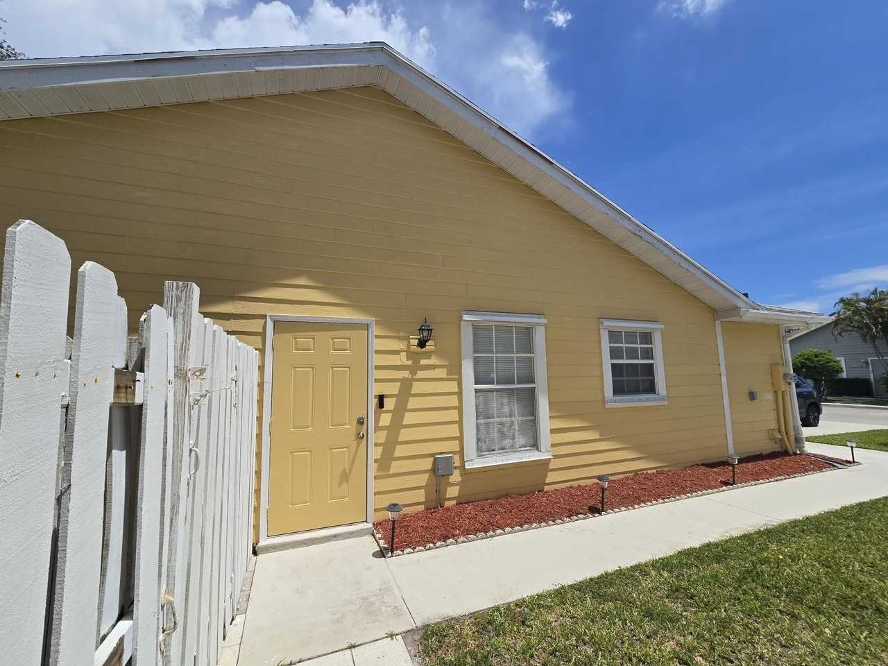 1530 Royal Forest Ct - Photo 4 of 50