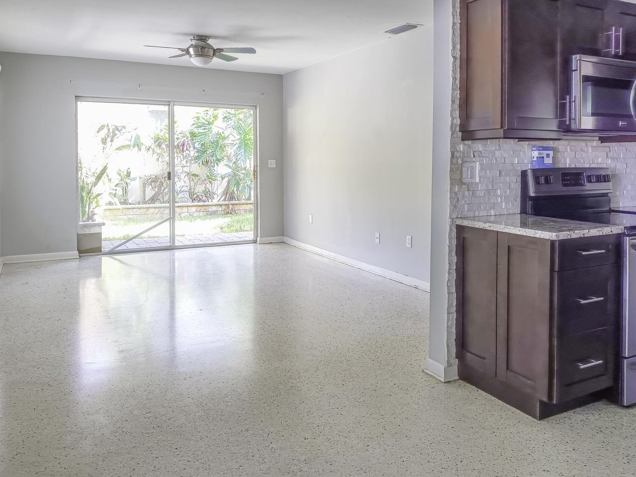 305 S Federal Hwy #1 - Photo 6 of 13