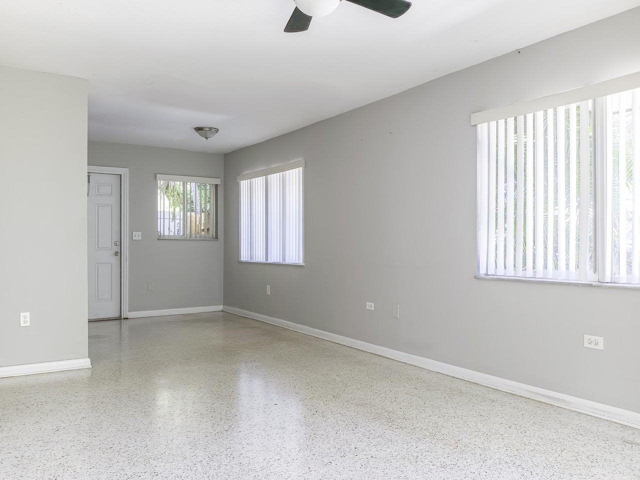 305 S Federal Hwy #1 - Photo 7 of 13