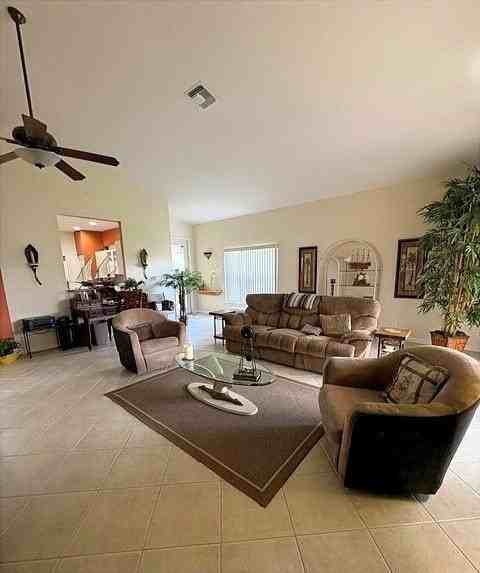 471 Nw Lismore Ln - Photo 3 of 33
