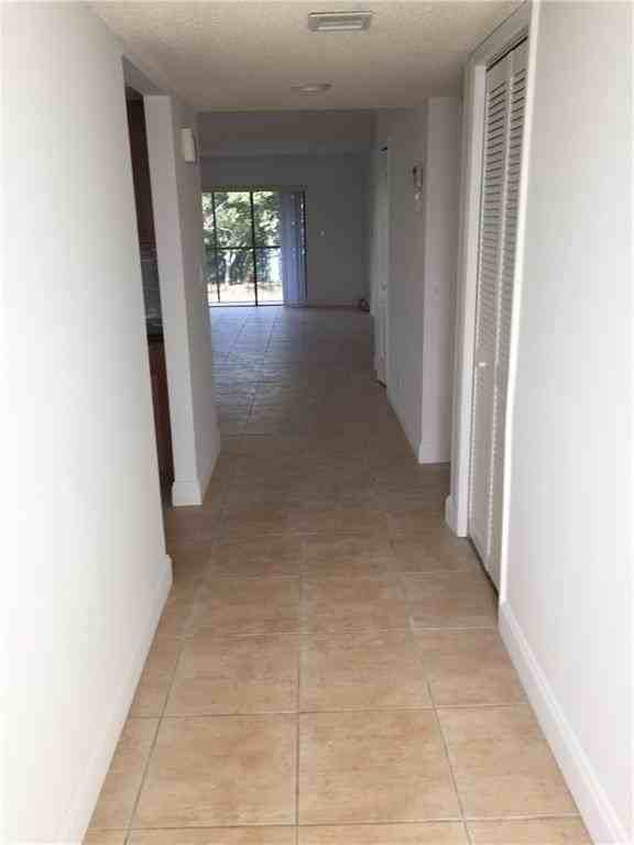 331 Lakeview Dr #201 - Photo 5 of 28