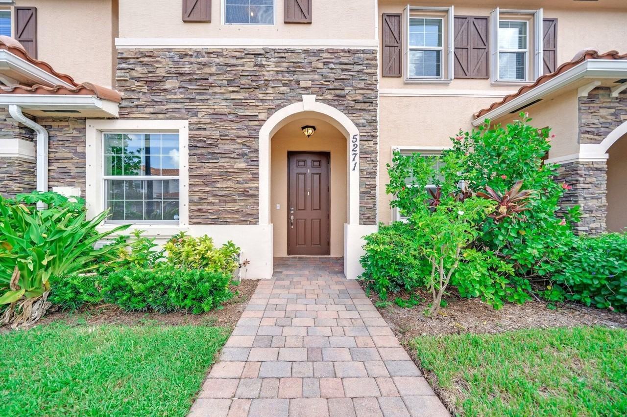 5271 Ashley River Rd - Photo 3 of 31