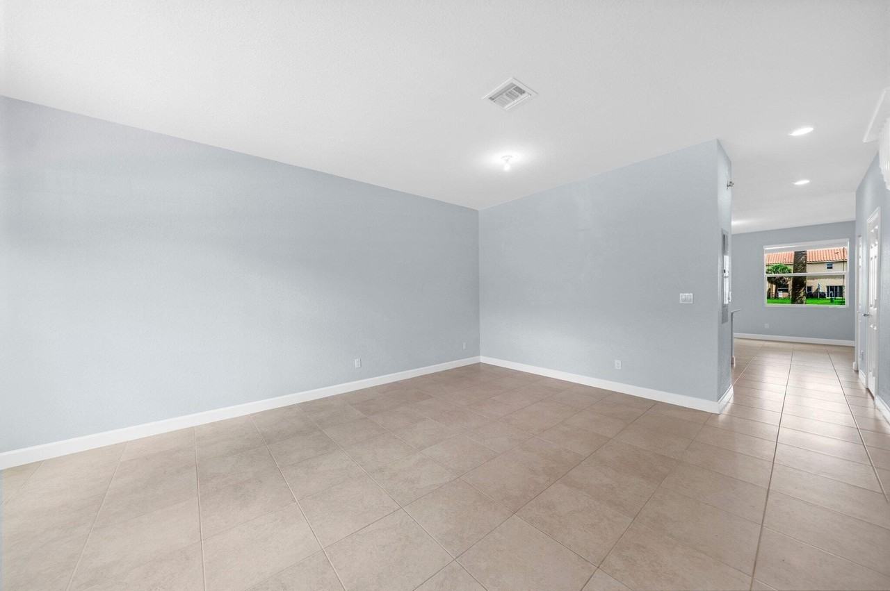 5271 Ashley River Rd - Photo 5 of 31