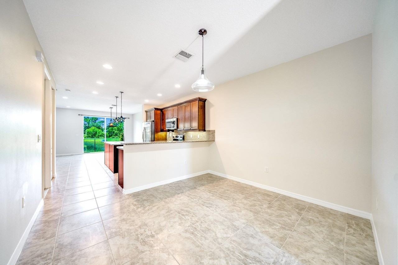 4543 Tara Cove Way - Photo 5 of 22