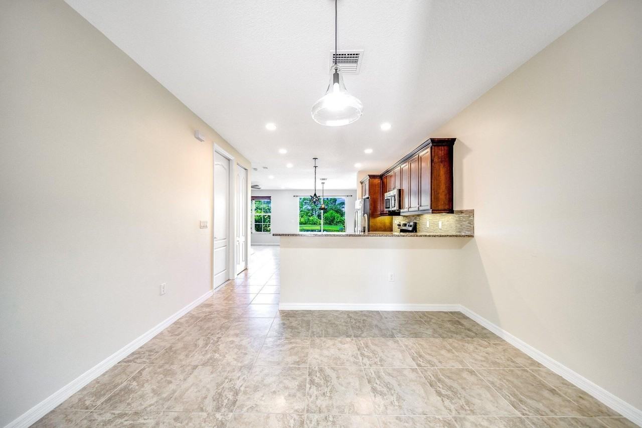 4543 Tara Cove Way - Photo 6 of 22