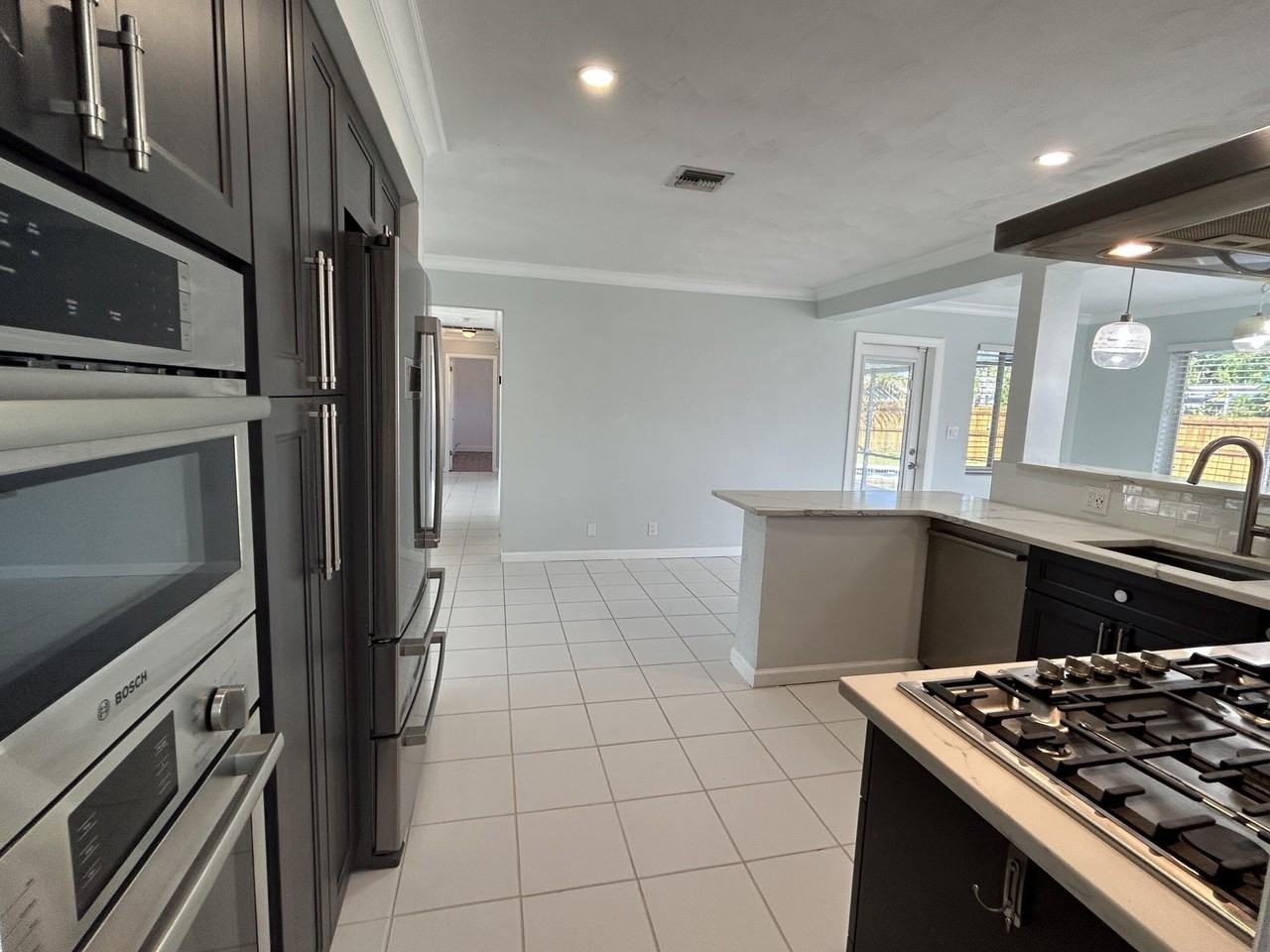 455 Ne 29th St - Photo 5 of 47