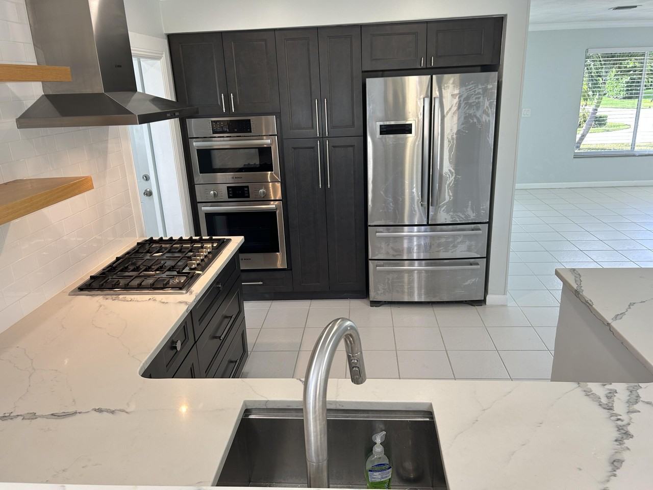 455 Ne 29th St - Photo 6 of 47