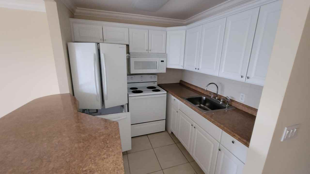375 Camden P - Photo 4 of 31