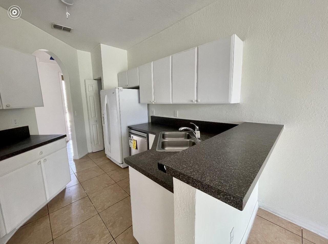 880 Pipers Cay Dr - Photo 2 of 12