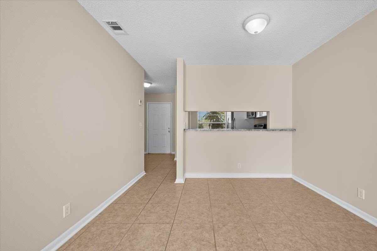 144 Deerfield Ct - Photo 3 of 23