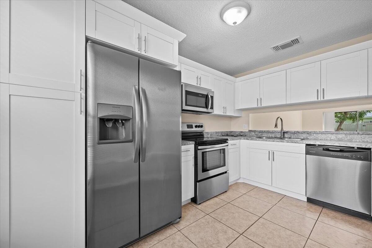 144 Deerfield Ct - Photo 5 of 23