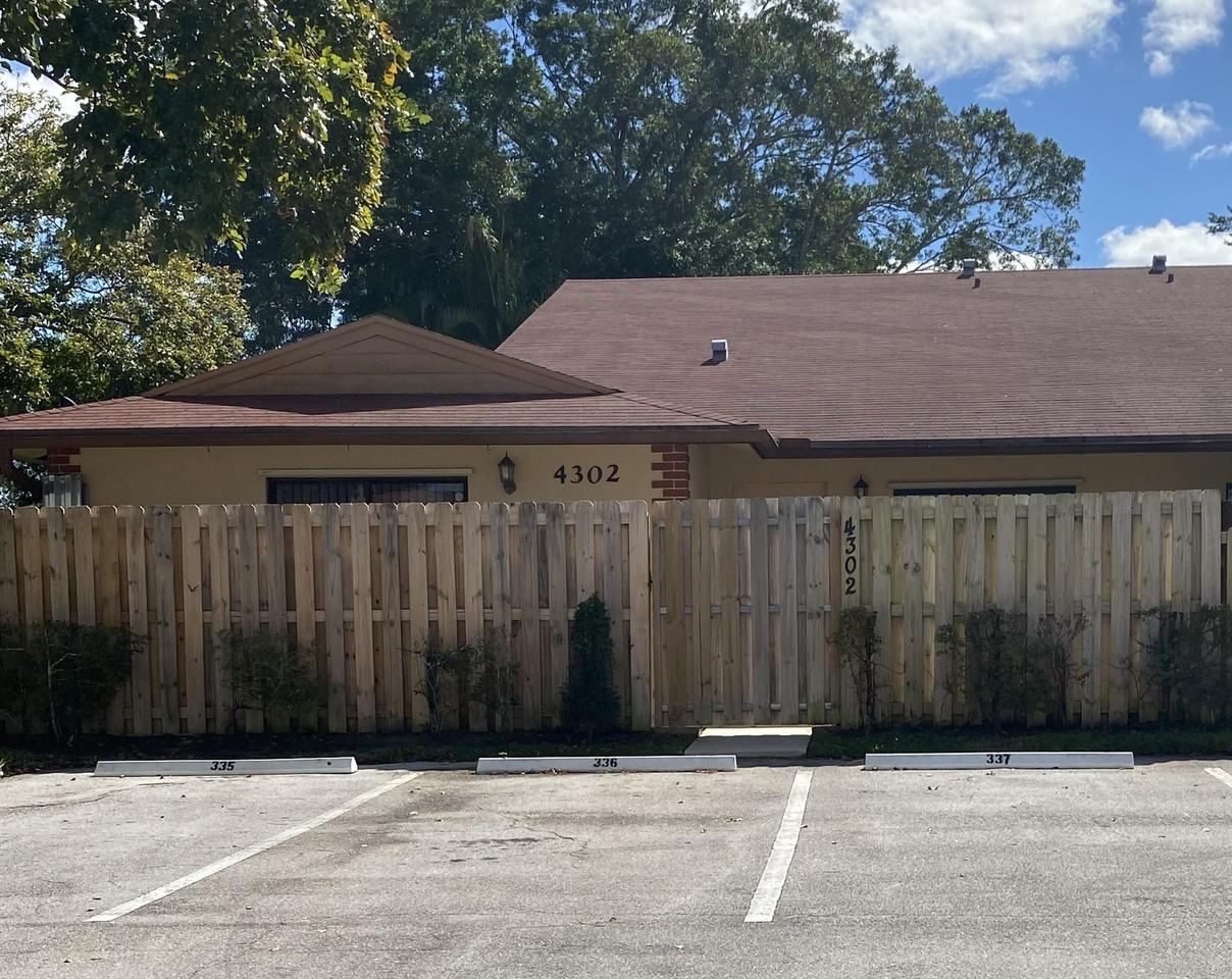 4302 Woodstock Dr #B - Photo 2 of 26