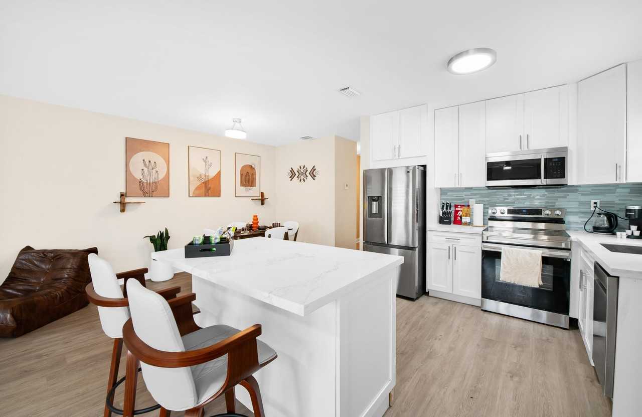 1534 Nw 3rd Ave - Photo 3 of 19