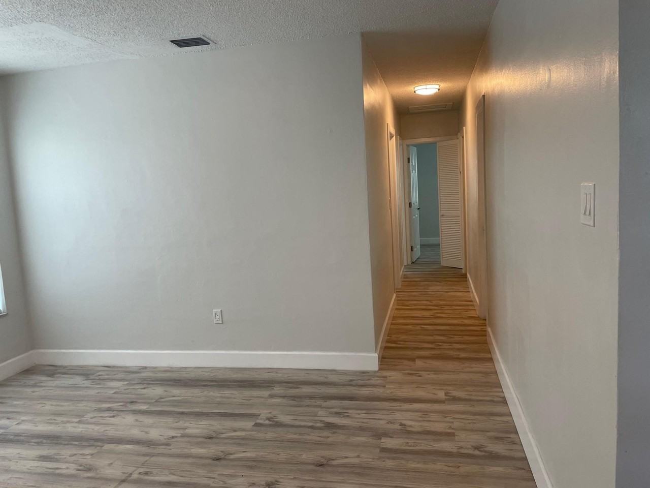 630 N 69th Ave - Photo 7 of 32