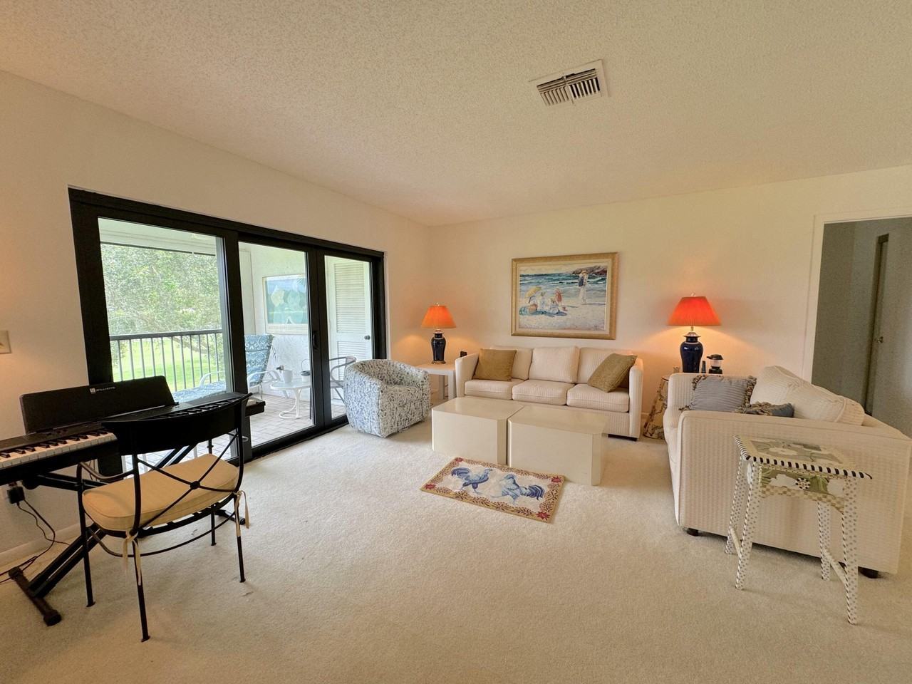 9 Stratford Dr E #B - Photo 4 of 45