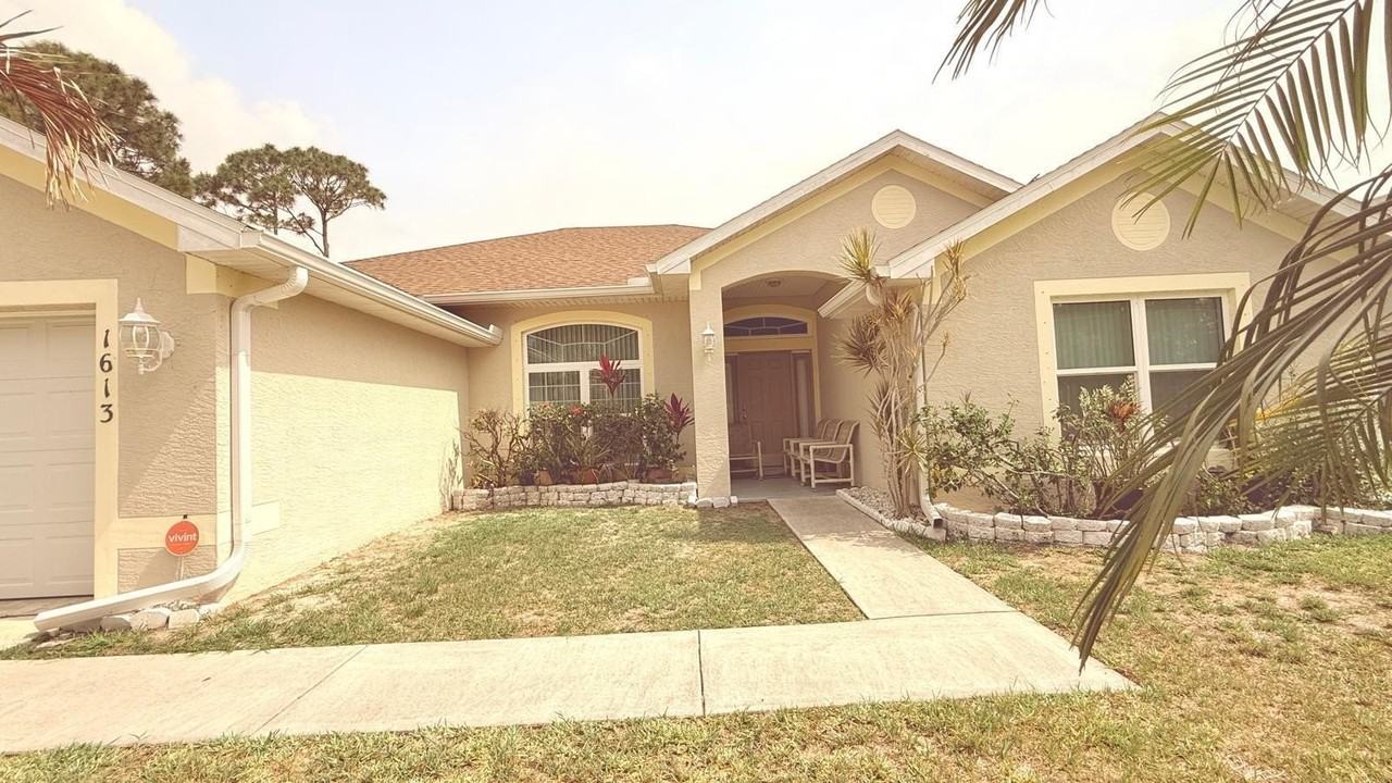 1613 Sw Whipple Ave - Photo 2 of 23