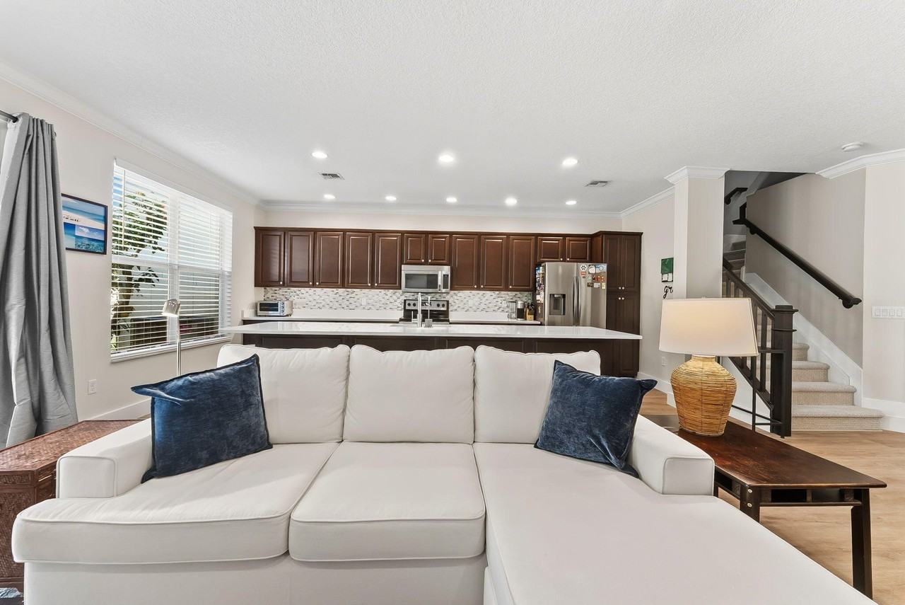 4865 Nw 16th Ter - Photo 4 of 36