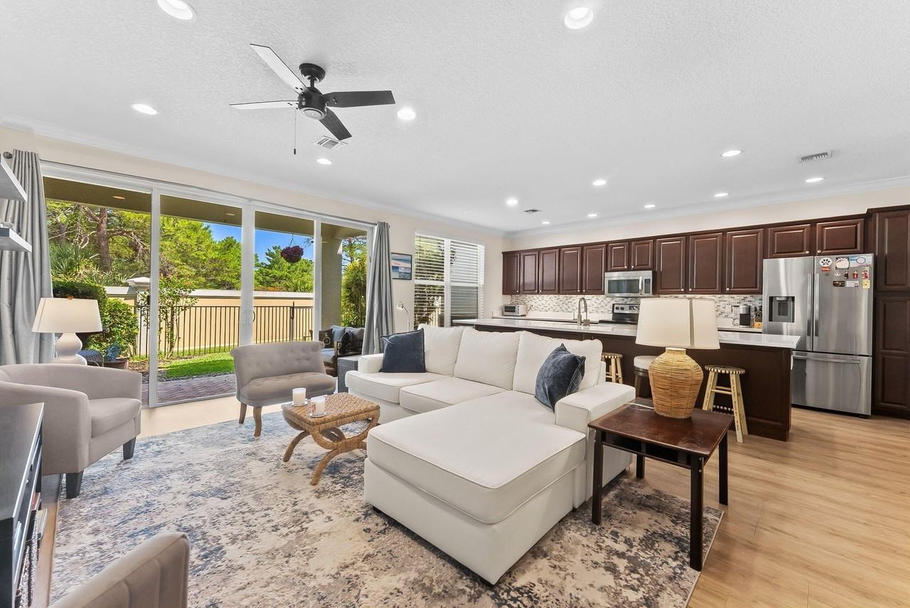 4865 Nw 16th Ter - Photo 5 of 36