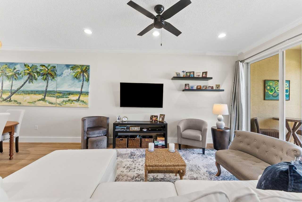 4865 Nw 16th Ter - Photo 6 of 36