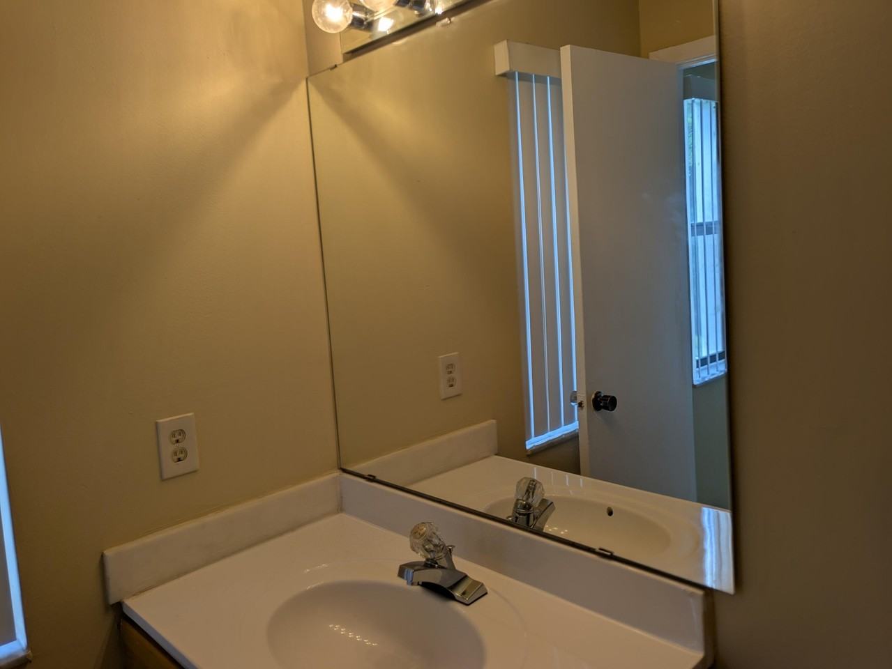 7943 Nw 41st Ct #7943 - Photo 3 of 4