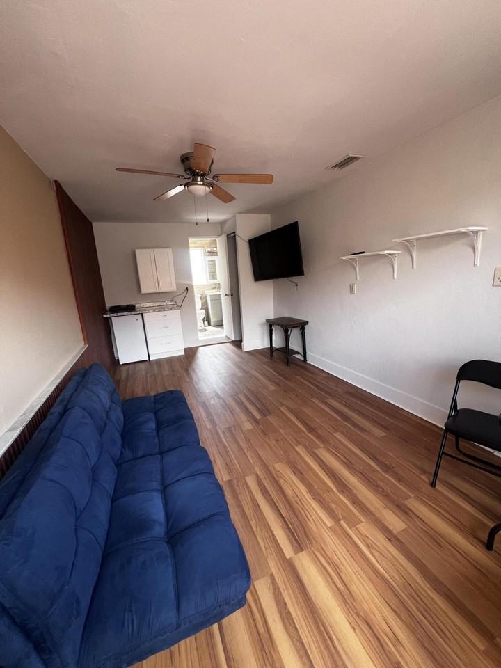 2815 Madison St - Photo 3 of 10