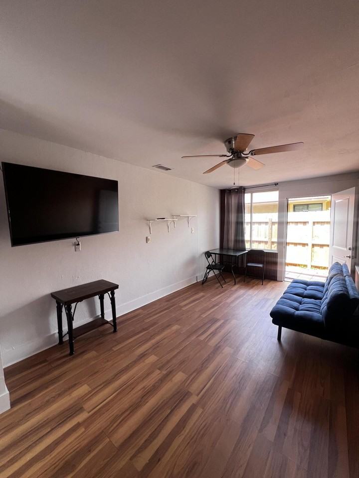 2815 Madison St - Photo 5 of 10