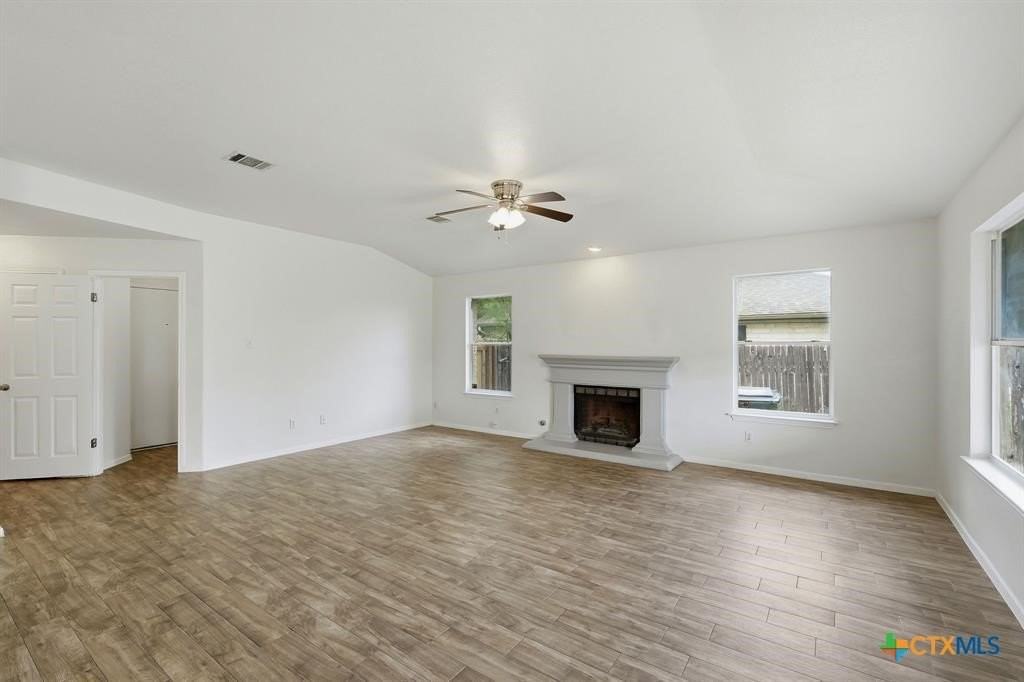 1005 Rolling Ridge Dr - Photo 2 of 18