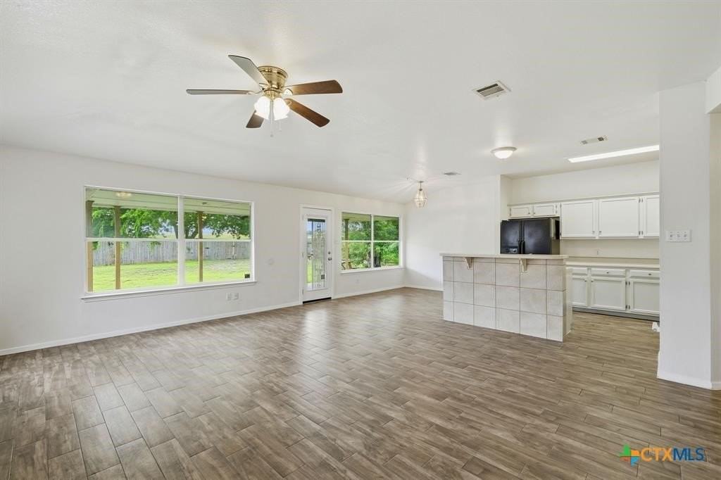 1005 Rolling Ridge Dr - Photo 3 of 18