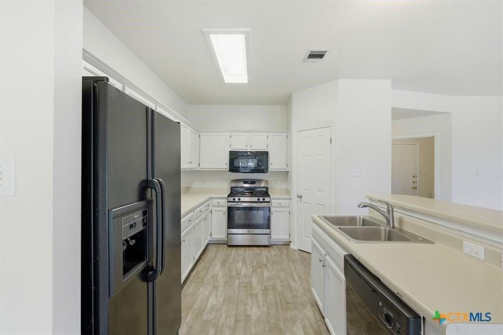 1005 Rolling Ridge Dr - Photo 4 of 18